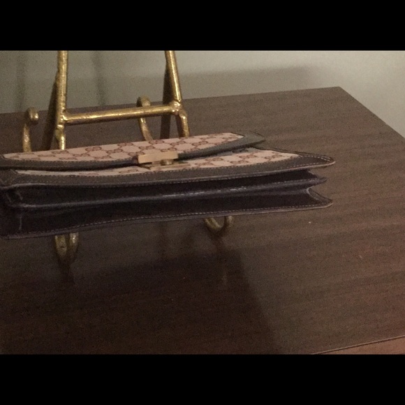 Rare Gucci fold over/envelope purse - Picture 5 of 8